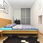 Apartment 1411 Loborika